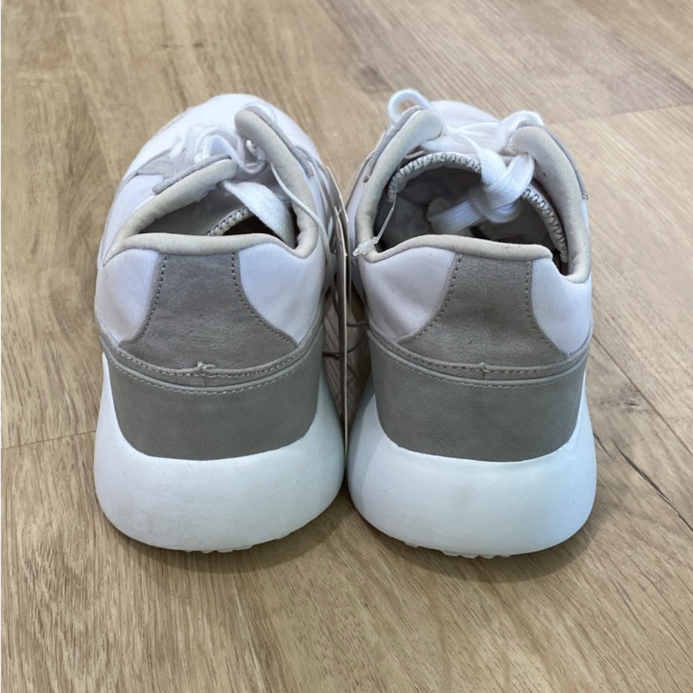 NEW Women’s A New Day Reign Sneakers - Picture 3 of 3